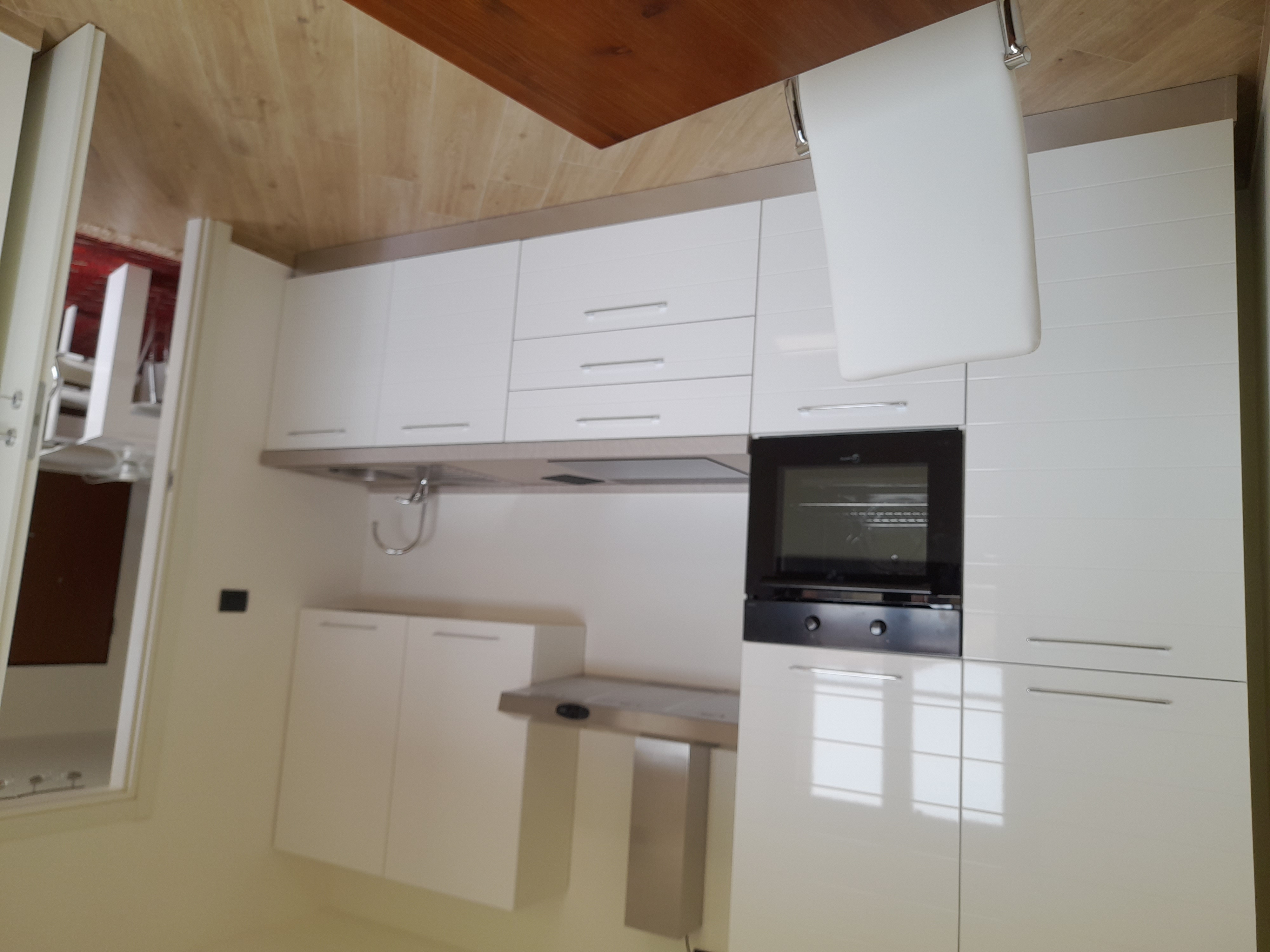 Rogeno (LC): Appartamento quadrilocale, mansarda, box doppio